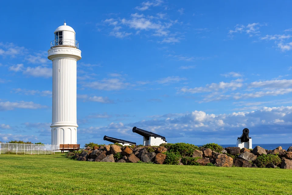 Wollongong Head Lighthouse and the historic cannons on Flagstaff Hill