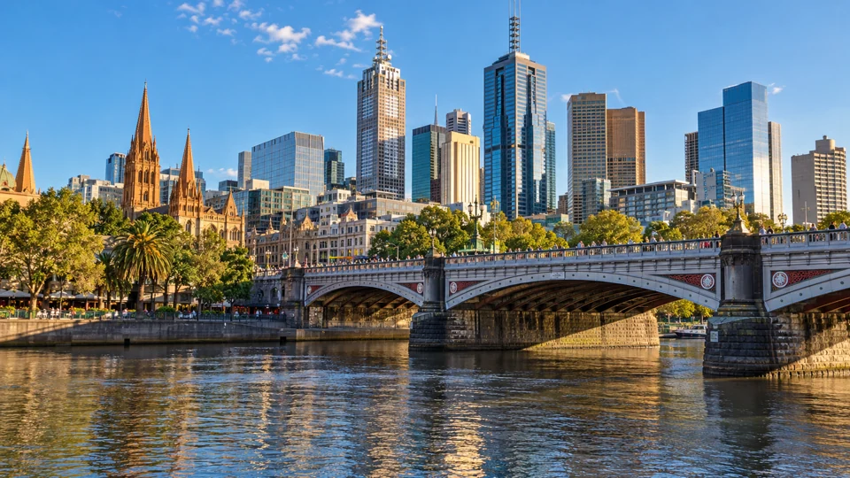 Princes Bridge and the Melbourne skyline above the Yarra River