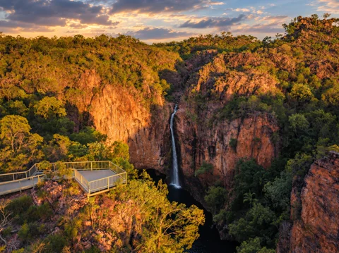 Tolmer Falls and the viewing platform above the gorge